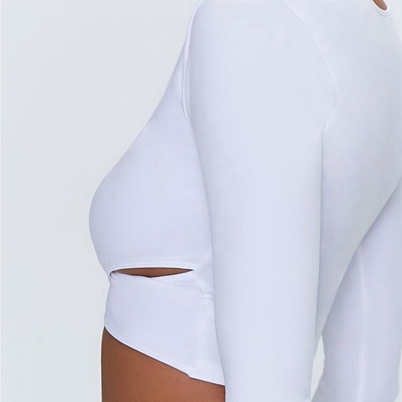 White Active Seamless Criss Cross Crop Top - Picture 12 of 12